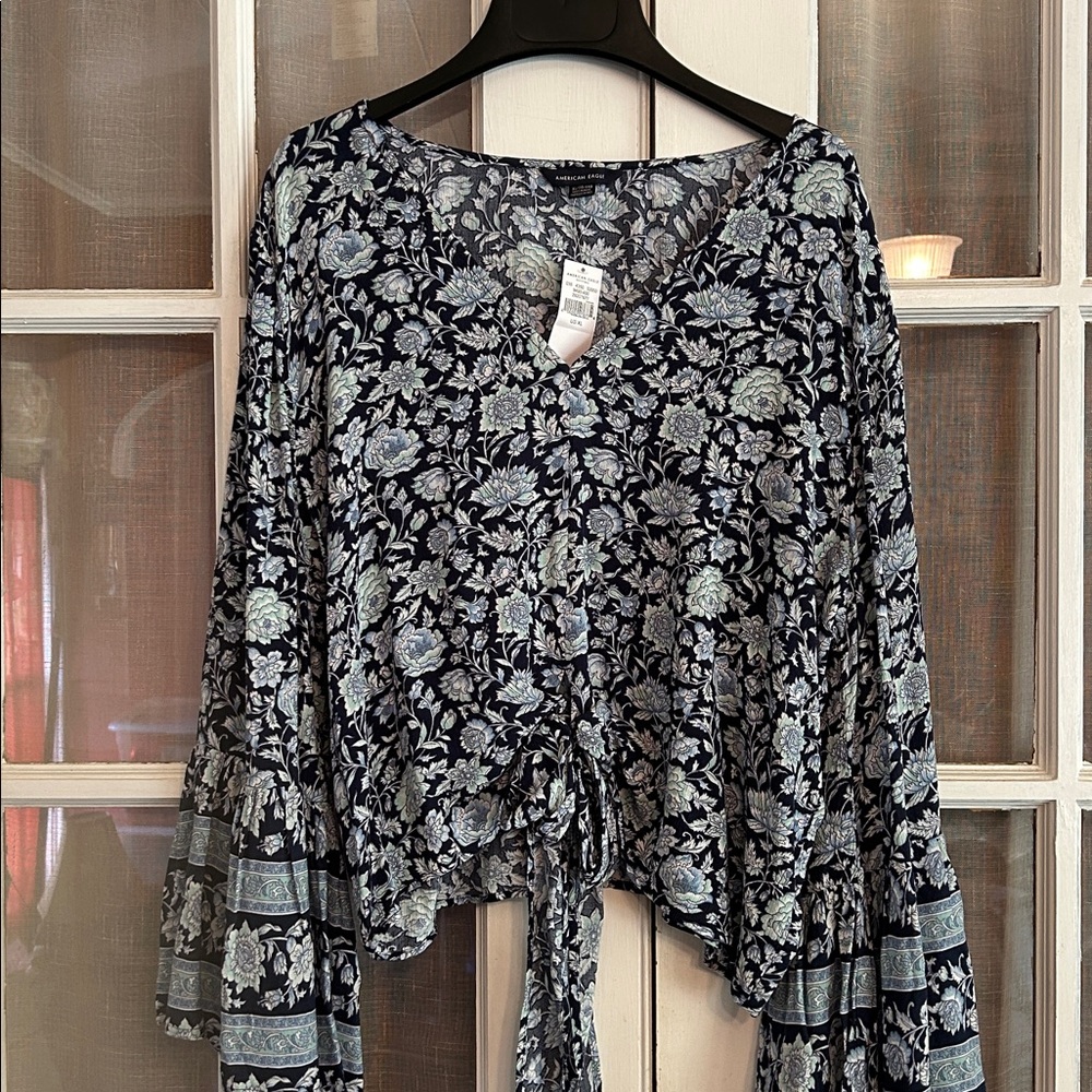 American Eagle Boho Floral V-Neck Tie-Front Bell Sleeve Top Navy/Light Blue NWT - Picture 3 of 10